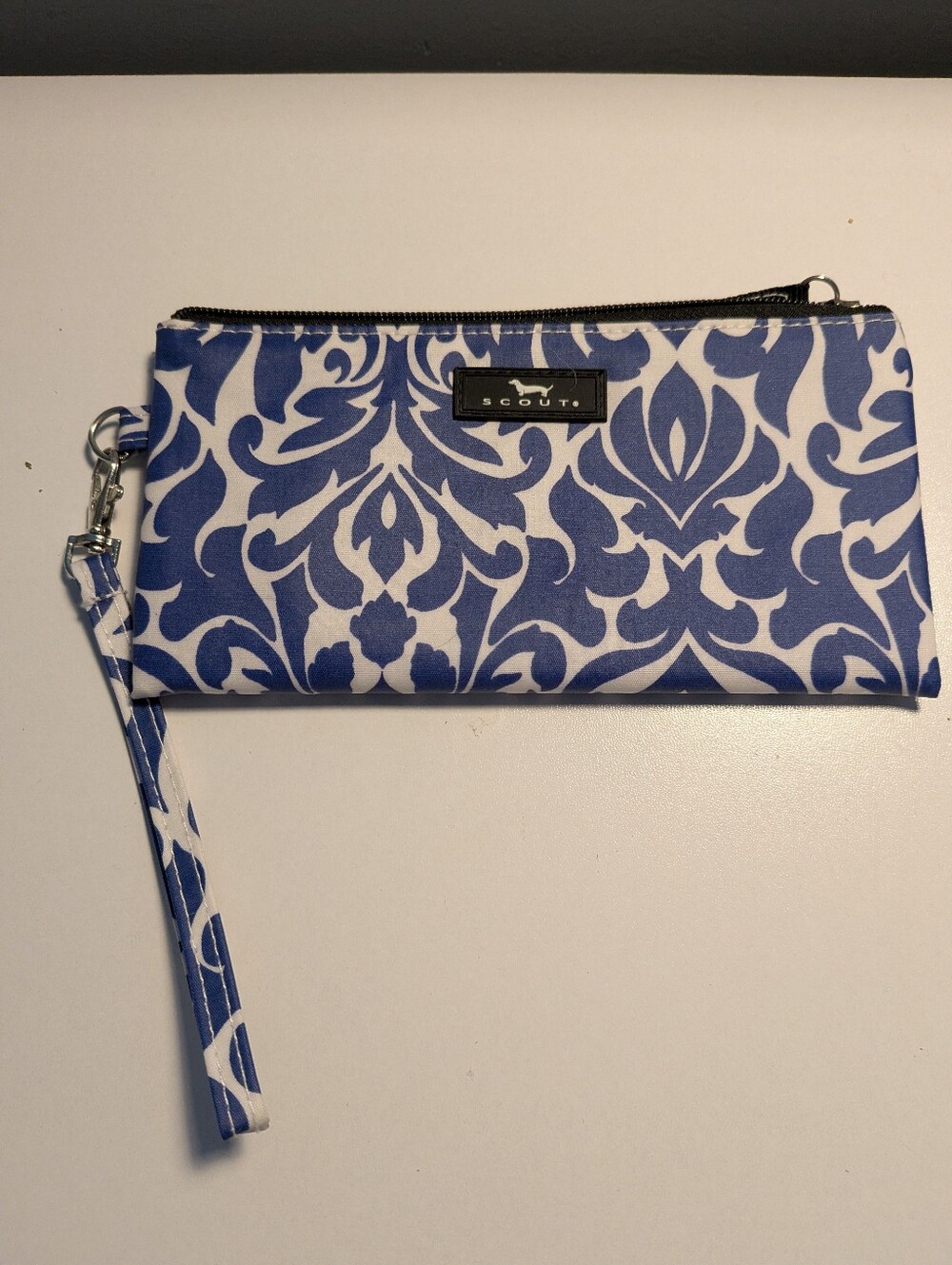 SCOUT Bags Kate Wristlet Blue White Damask Paisley Zippered Pouch Clutch